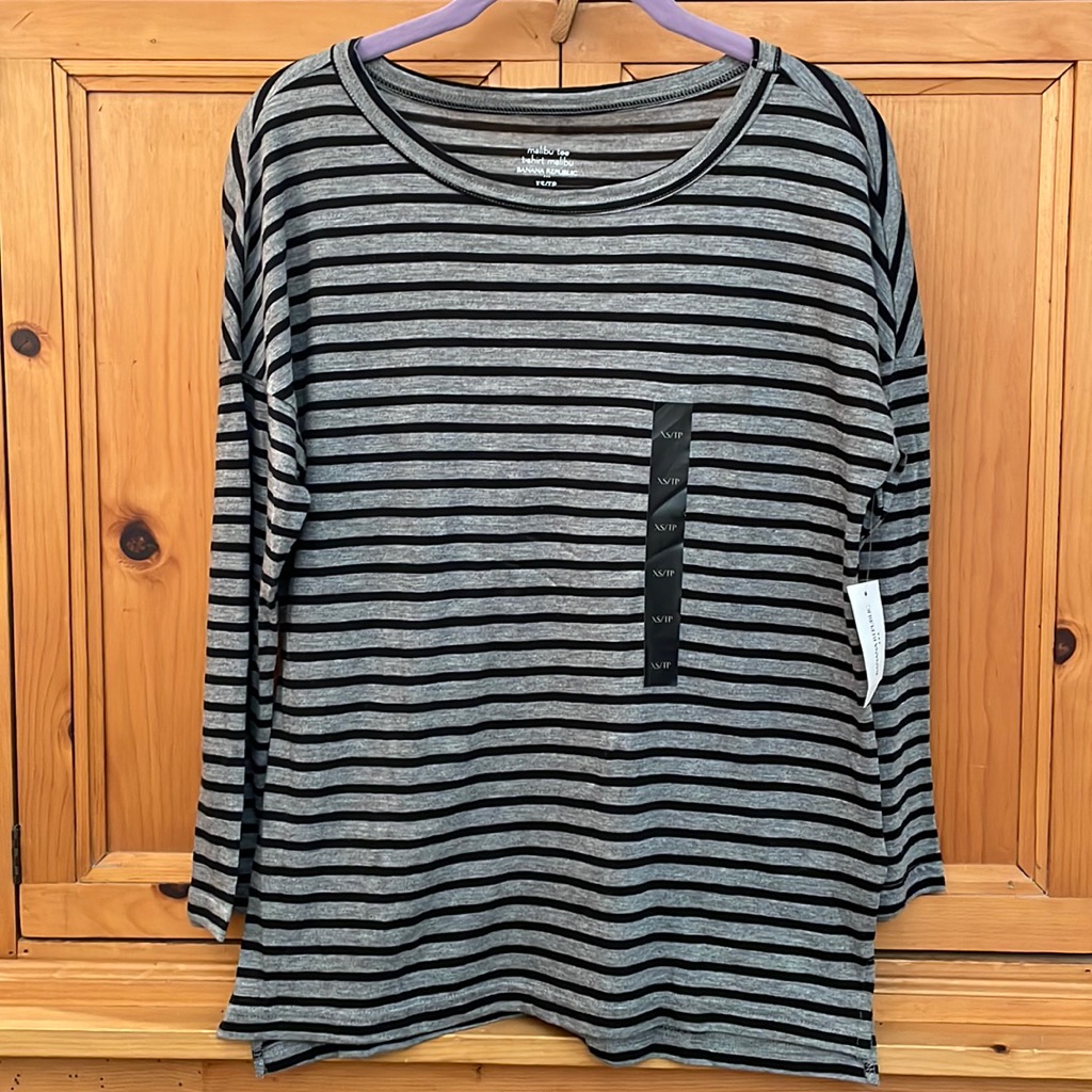Nwt Banana Republic Malibu Tee, Size Xs, Gray/Black Stripes